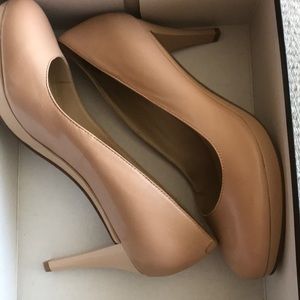 Nude pump size 7.5  Nine West